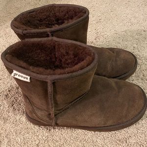 Groove brown fuzzy boots (size 8)